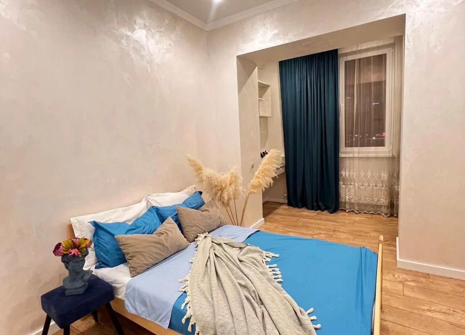 Apartment Красивая И Большая 3-Х Комн Квартира В Центре Города Алматы Kazakhstan